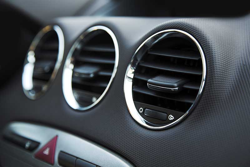 RS675181_GettyImages-469843847 car air conditioning vents